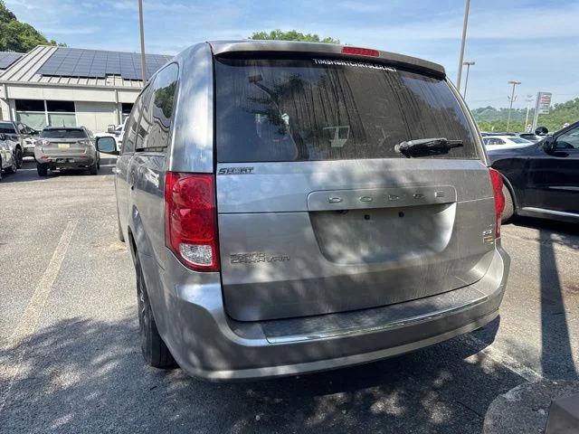 Used 2019 Silver Dodge SXT image 4