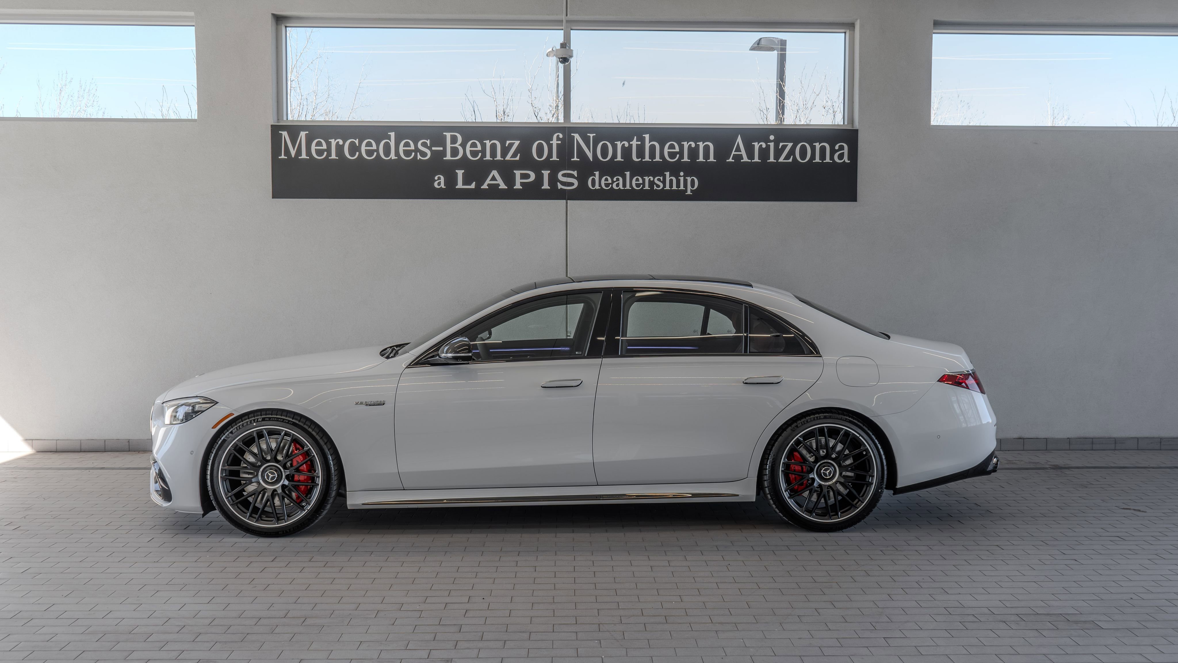 New 2026 MANUFAKTUR Moonlight White Metallic Mercedes-Benz S 63 E AMG® image 38