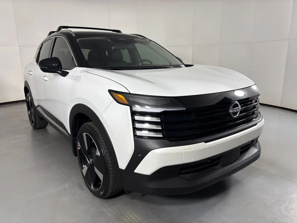New 2026 Aspen White TriCoat / Super Black Two-tone Nissan SR image 2