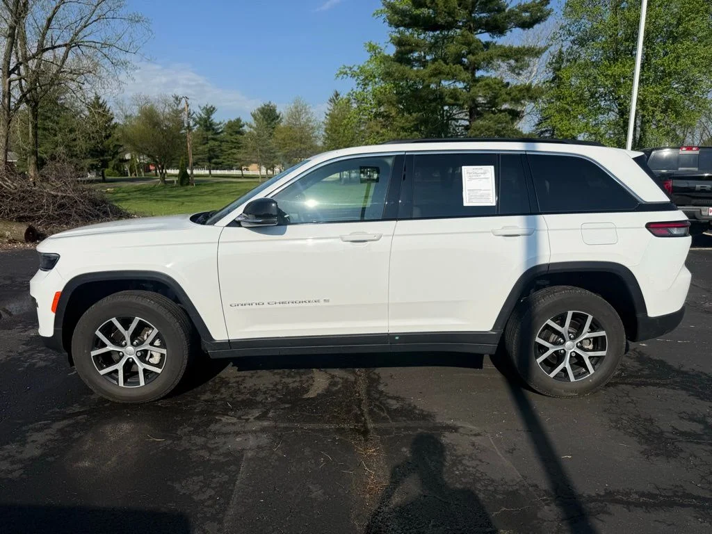 Certified Used 2024 White Jeep Limited image 8