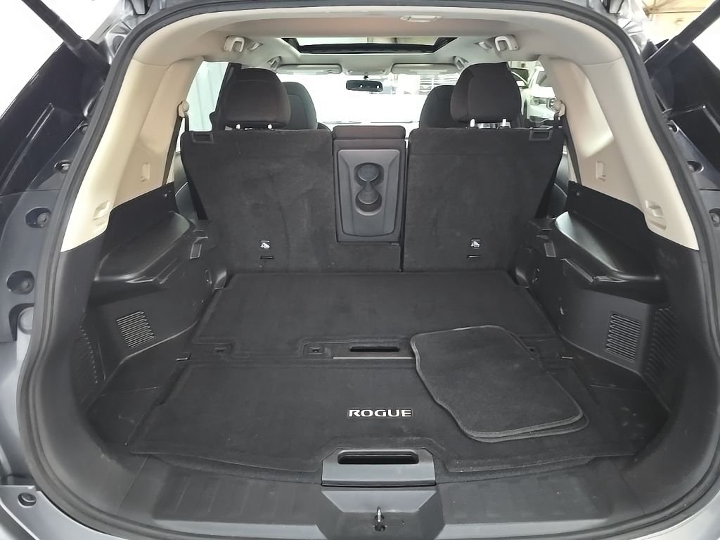 Used 2018 Gray Nissan SV image 13