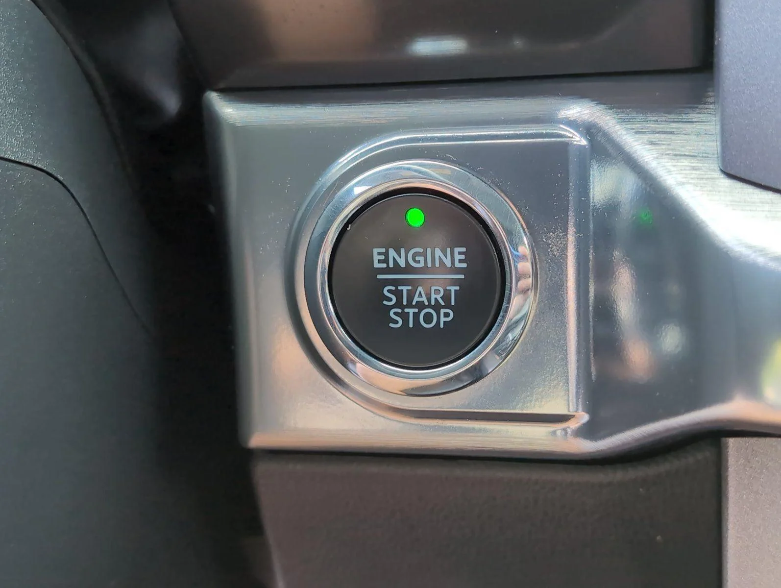 Used 2023 Iconic Silver Ford LARIAT image 28