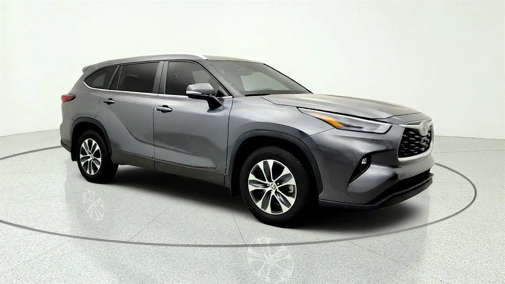 Used 2024 Magnetic Gray Metallic Toyota XLE AWD image 3