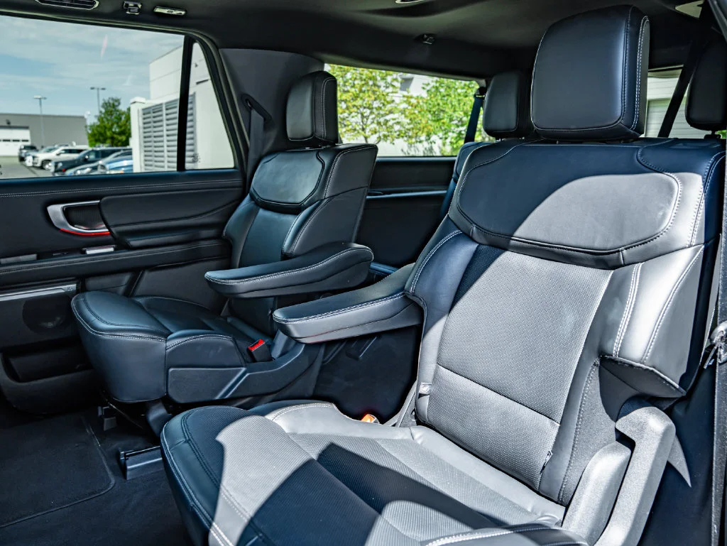 Used 2025 Black Ford Platinum image 34