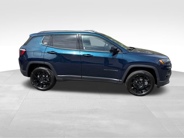 New 2026 Fathom Blue Pearl-Coat Exterior Paint Jeep Latitude image 8