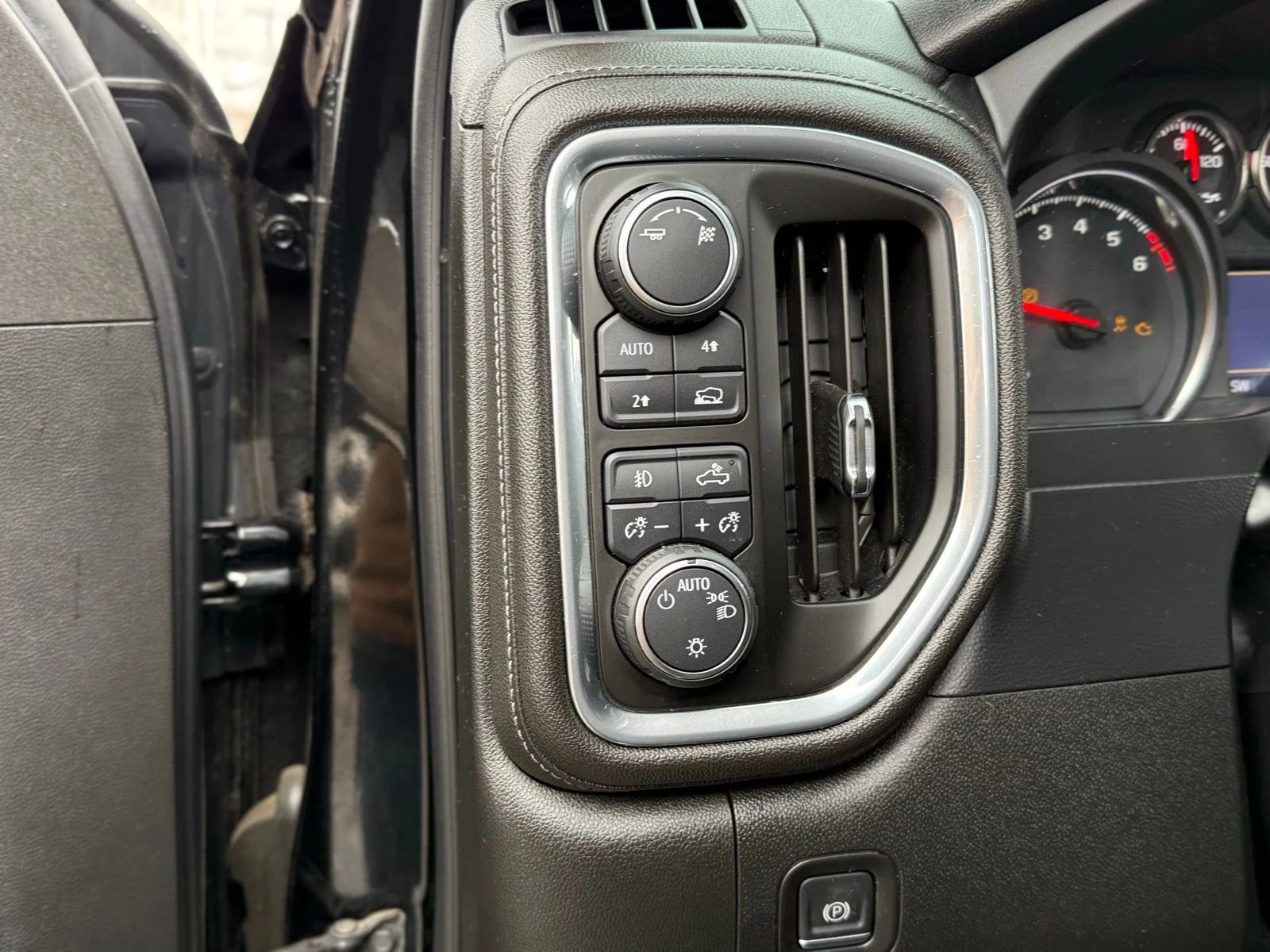 Used 2019 Black Chevrolet RST image 22