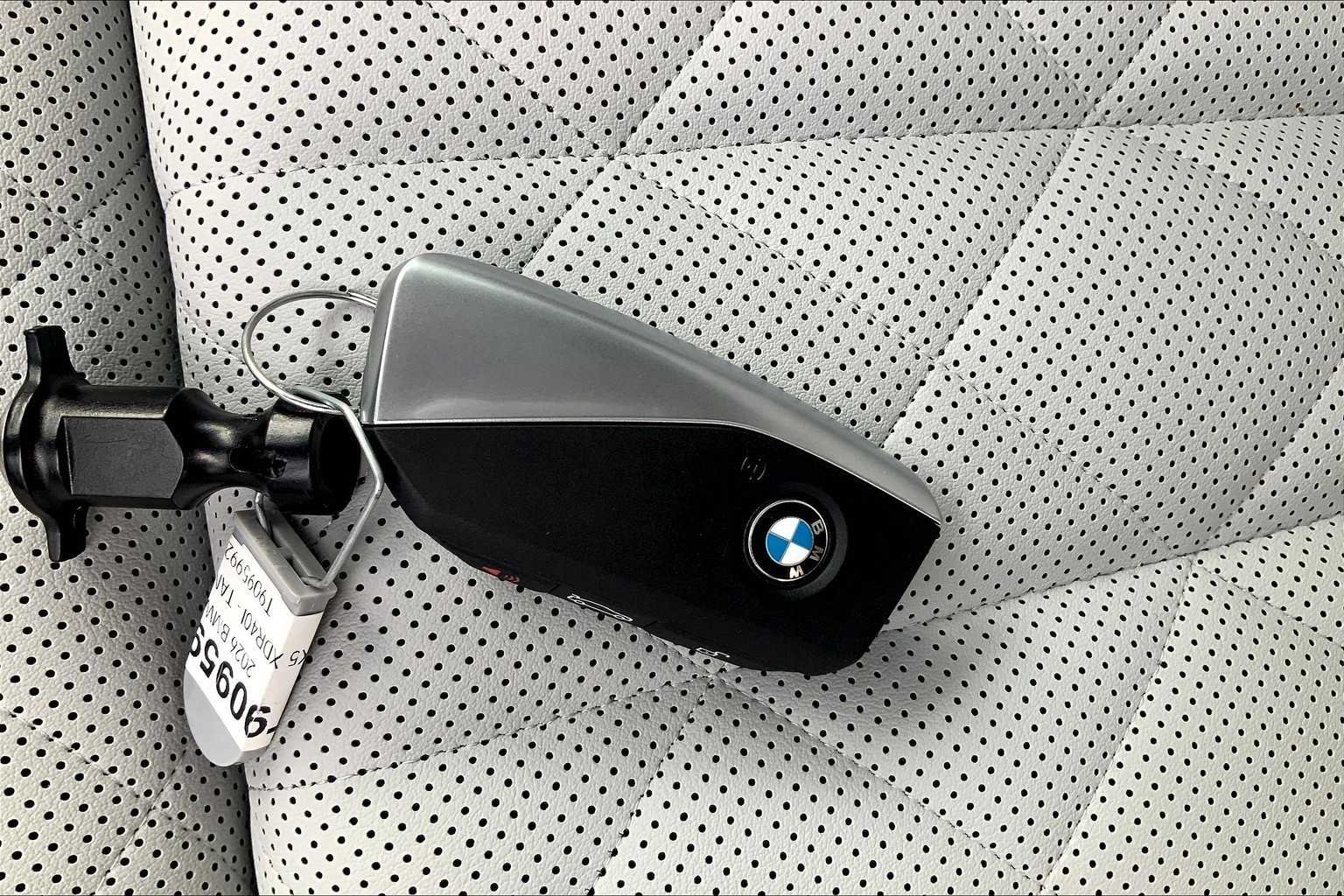 Certified Used 2026 Tanzanite Blue II Metallic BMW xDrive40i image 19