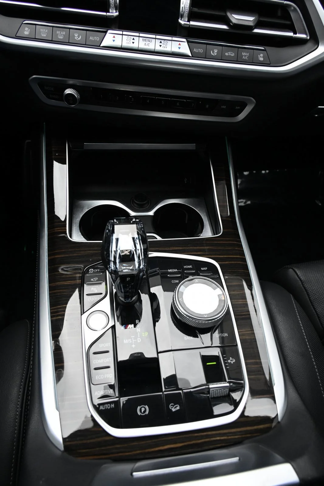 Used 2021 Black Sapphire Metallic BMW M50i image 7