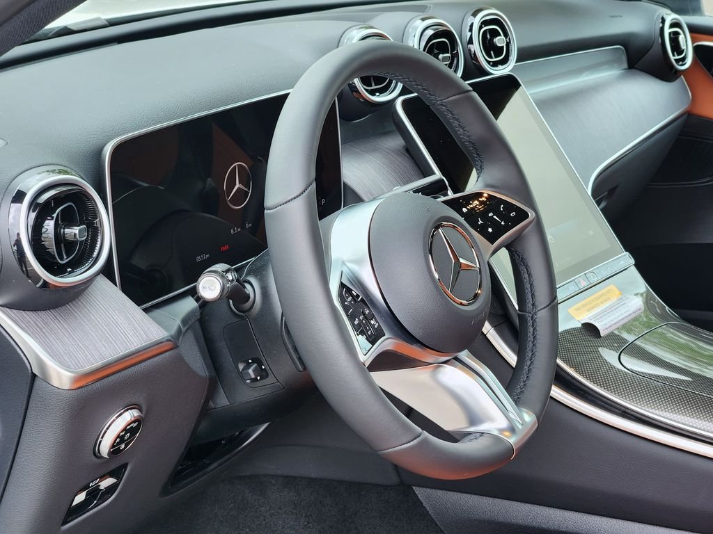 New 2026 Polar White Mercedes-Benz GLC300 4MATIC® image 13