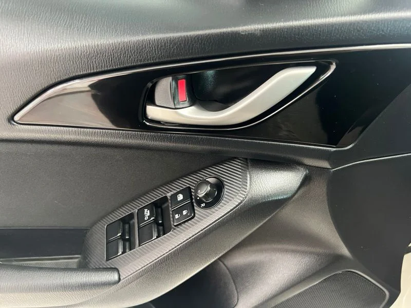 Used 2016 White Mazda i Grand Touring image 20