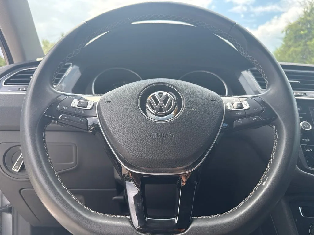 Used 2021 Silver Volkswagen 2.0T SE image 7