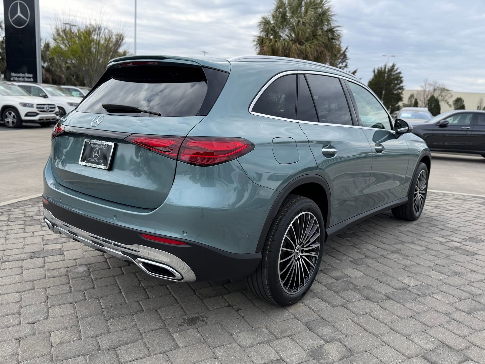New 2026 Verde Silver Mercedes-Benz GLC 300 image 32