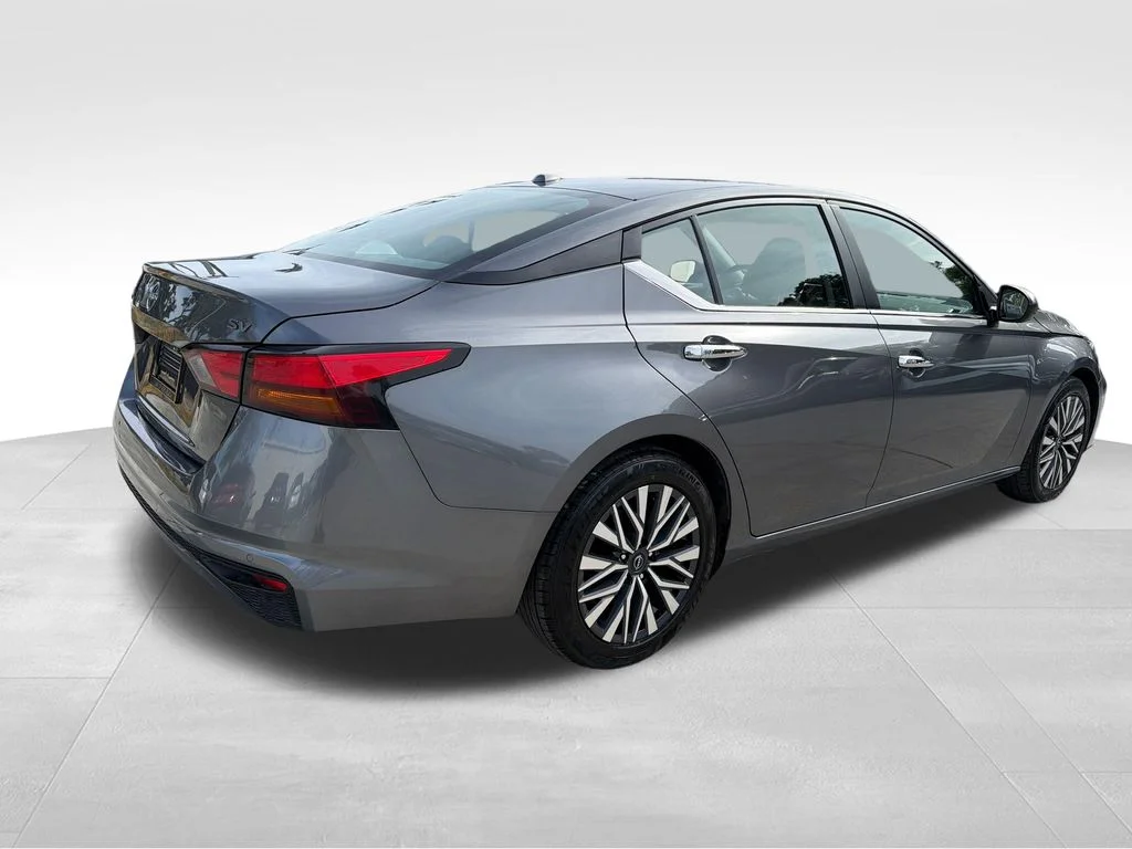 2024 Nissan Altima SV - Photo 7