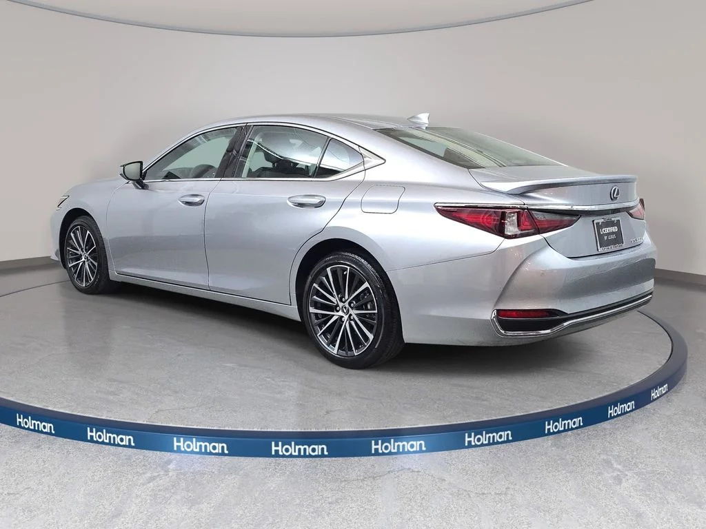 Used 2025 Silver Lexus 300h image 7