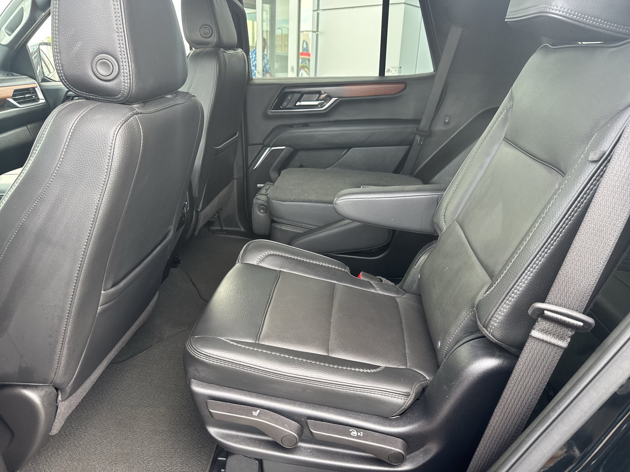 Used 2025 Onyx Black GMC Denali image 23