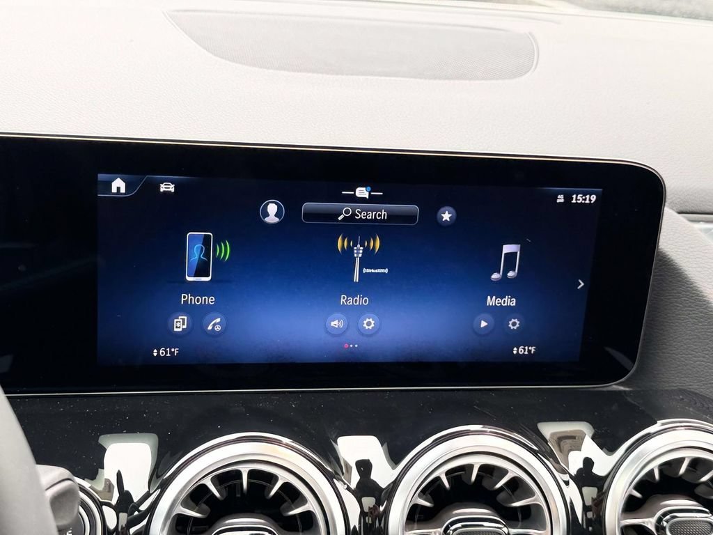 New 2026 Polar White Mercedes-Benz GLA 250 image 24