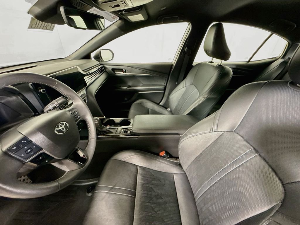 Used 2025 Wind Chill Pearl Toyota XSE image 19