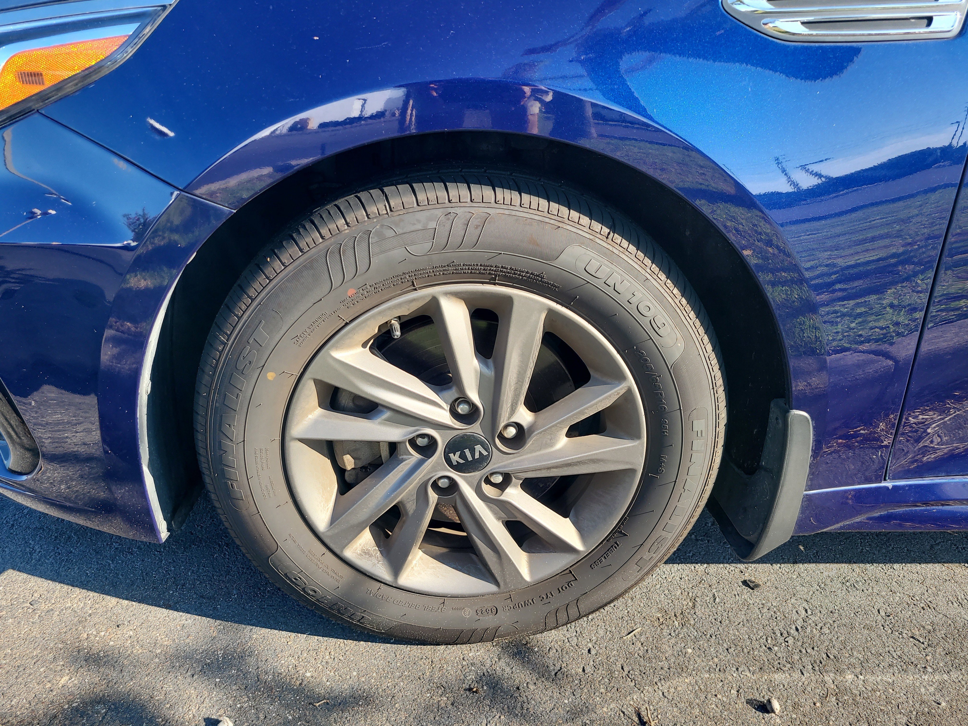 Used 2020 Horizon Blue Kia LX image 9
