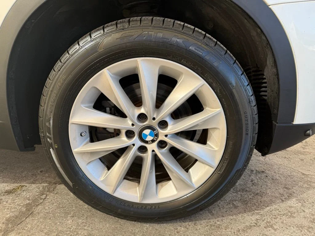 Used 2016 White Metallic BMW xDrive28i image 10