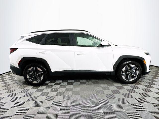New 2026 White Hyundai SEL FWD image 9