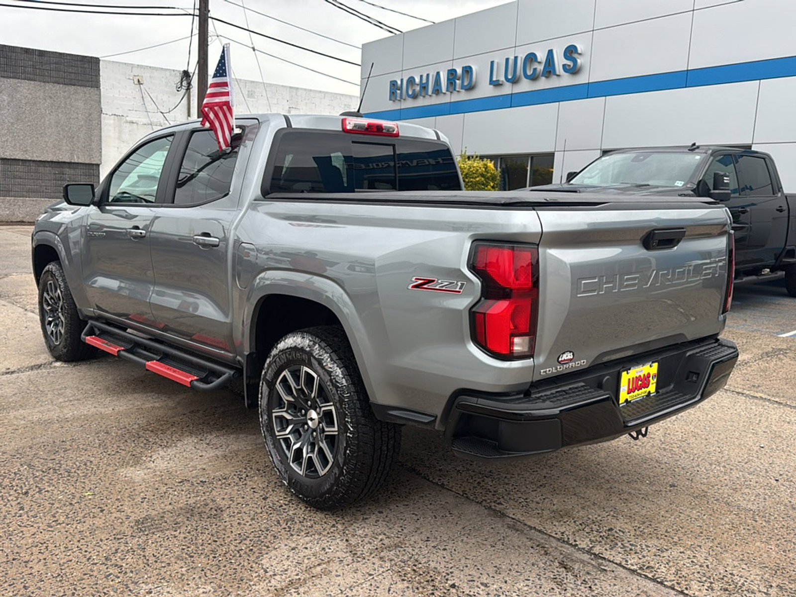 View vehicle photo 7