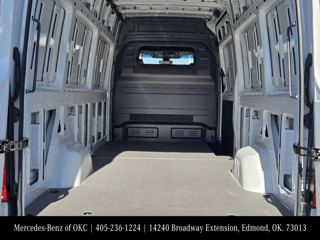 Used 2025 White Mercedes-Benz Cargo 170 WB image 31