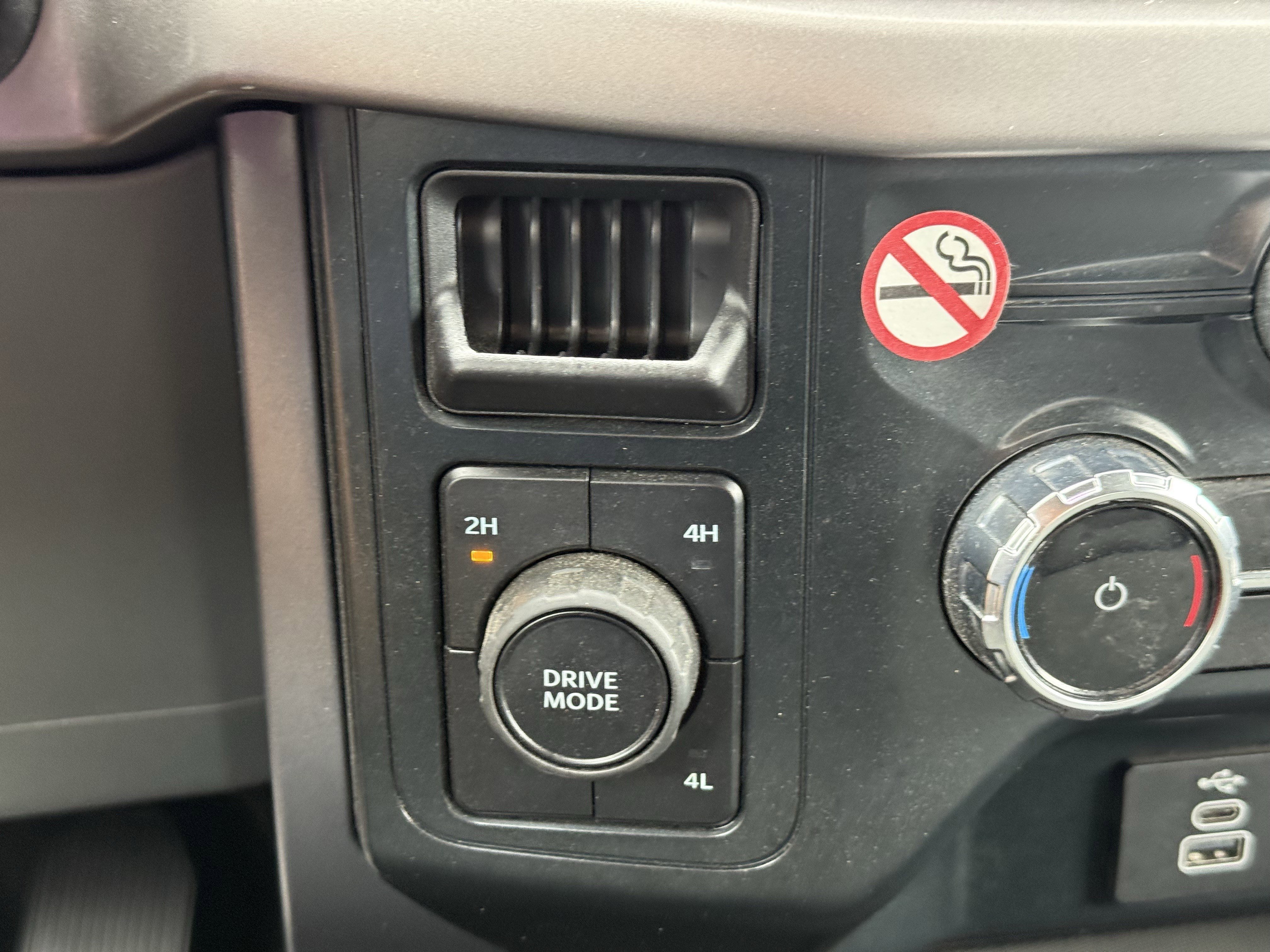 Used 2025 Silver Metallic Ford XLT image 23