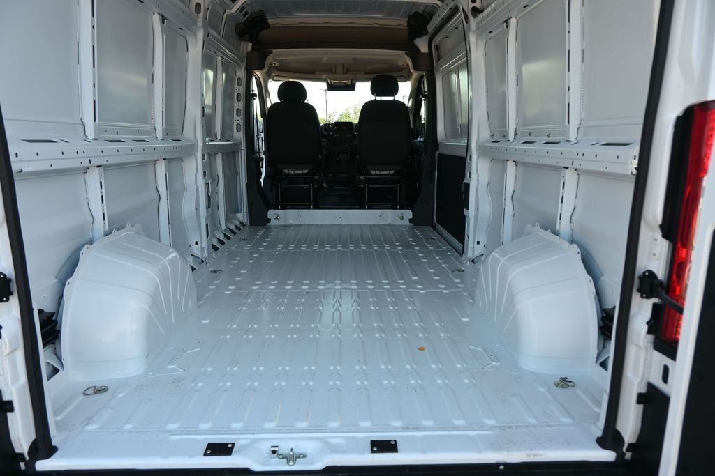 New 2026 Bright White Clear-Coat Exterior Paint RAM High Roof image 25
