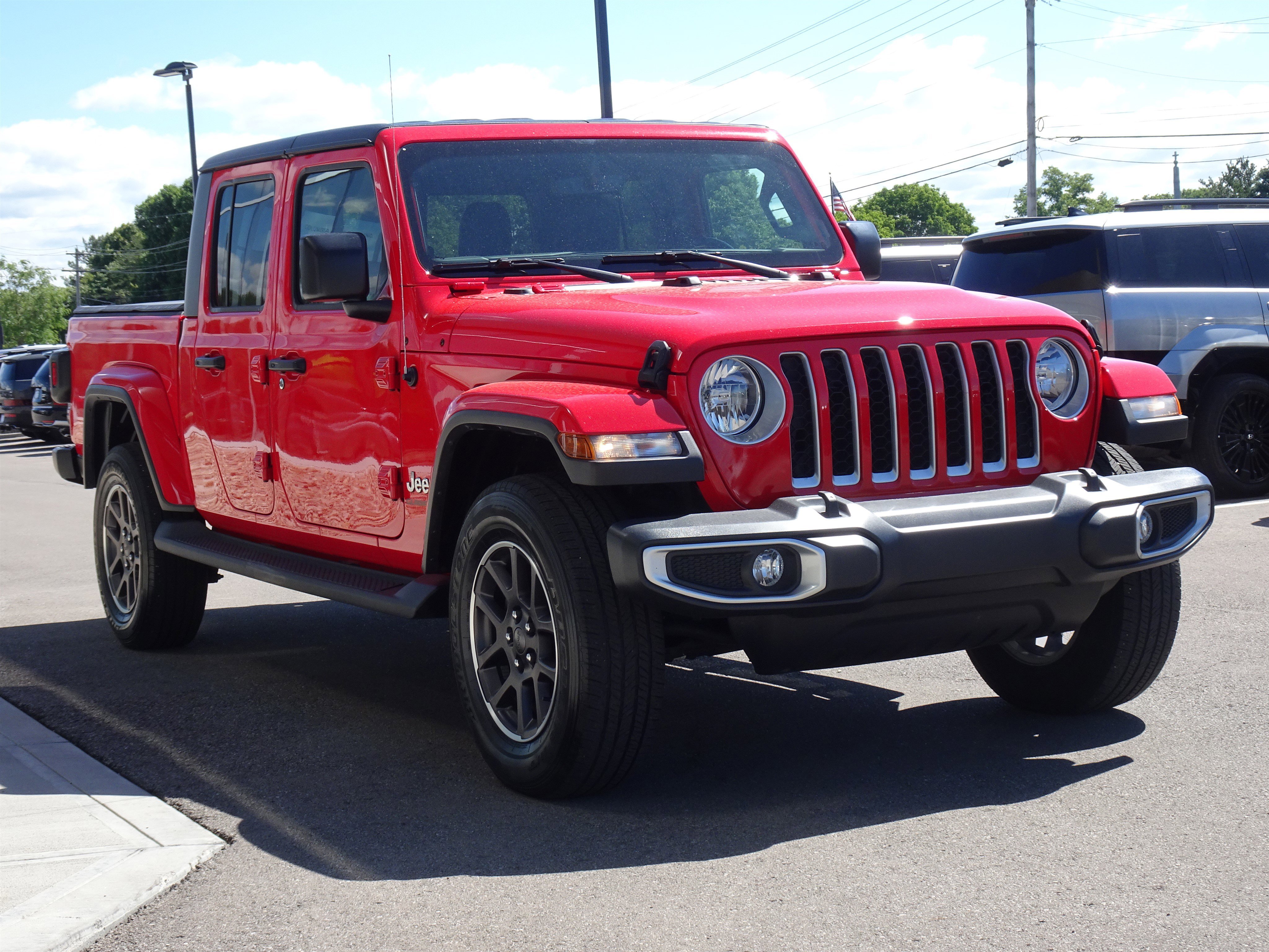 Used 2022 Firecracker Red Clearcoat Jeep Overland image 6