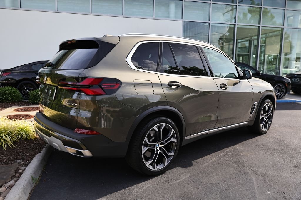Used 2024 Manhattan Green Metallic BMW xDrive40i image 7