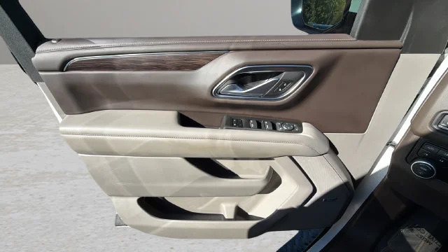 Used 2022 IRIDESCENT PEARL TRICOAT Chevrolet Z71 image 19