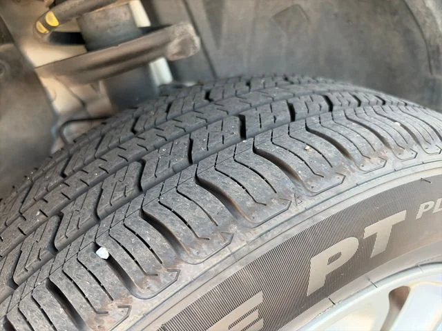 Used 2023 Alpine White Clearcoat Jeep Latitude image 13