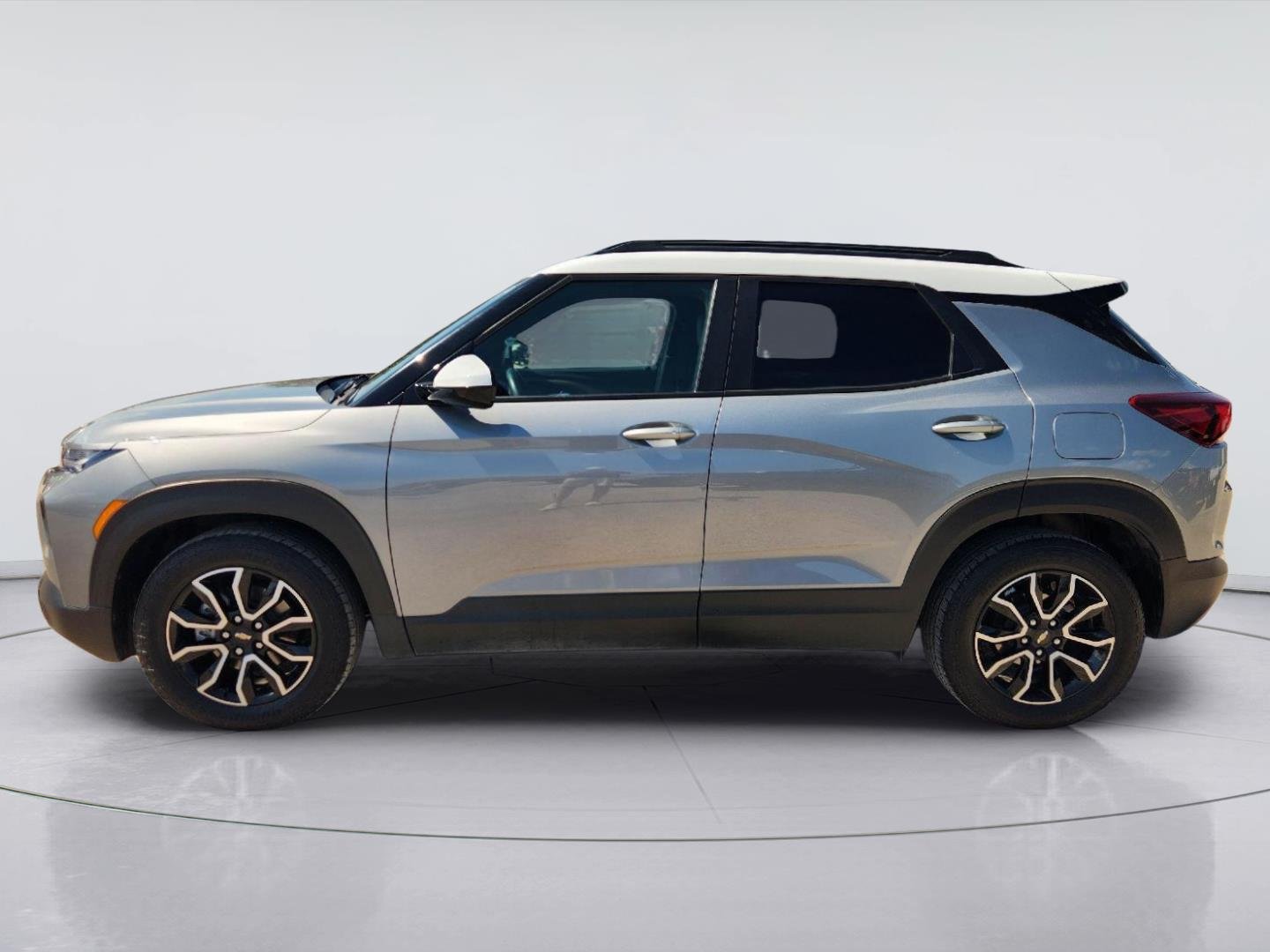 2023 Chevrolet Trailblazer photo 4 of 33