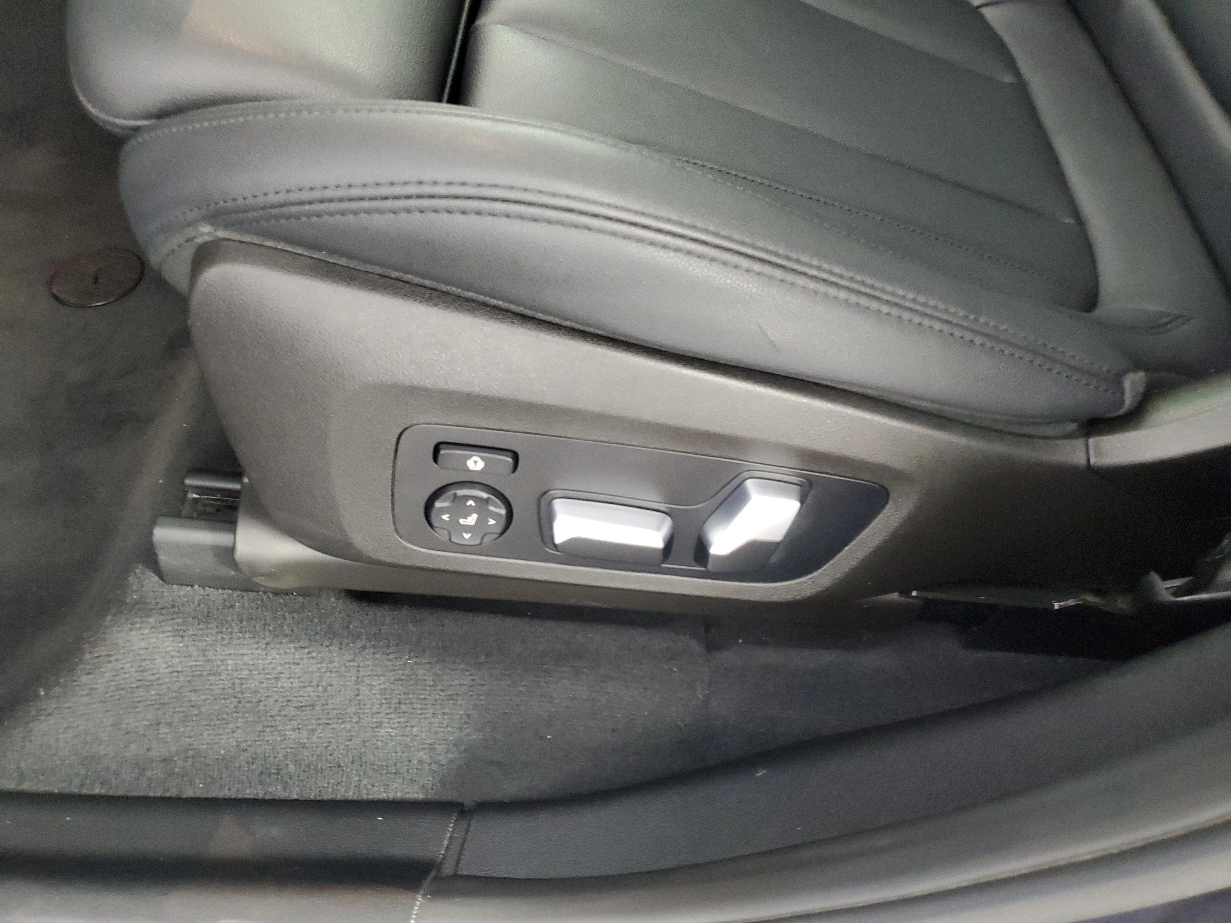 Used 2019 Dark Graphite Metallic BMW sDrive30i image 30