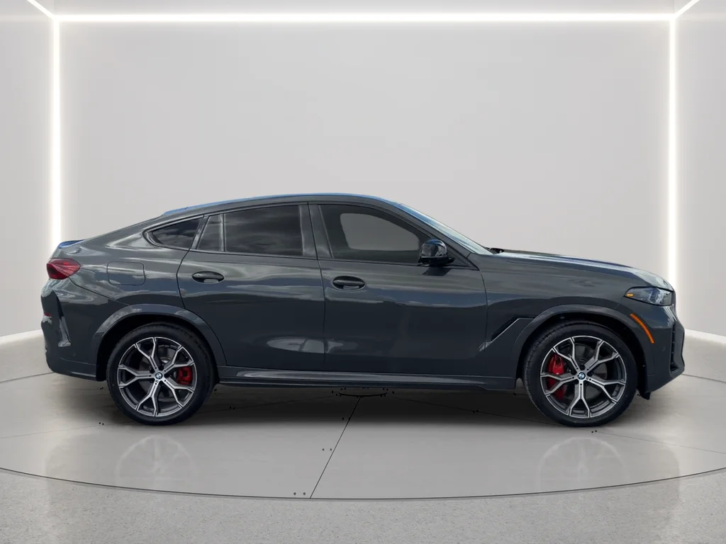 Used 2025 Gray BMW M60i image 4