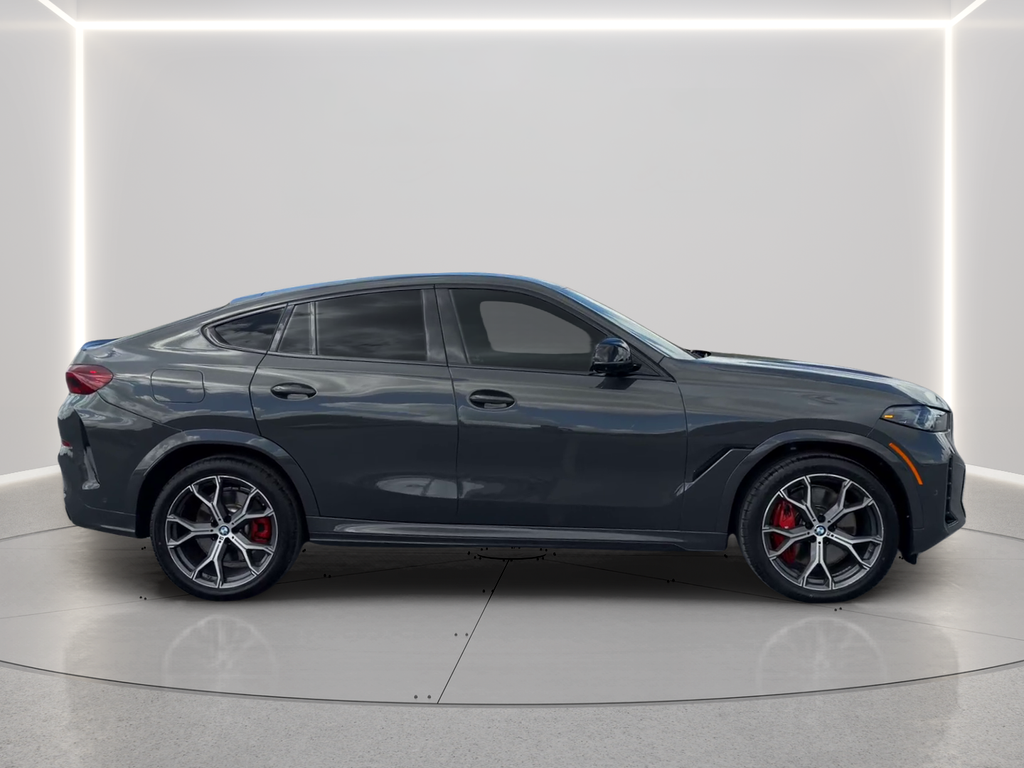 Used 2025 Gray BMW M60i image 4