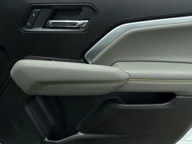 Used 2025 White Chevrolet ZR2 image 34