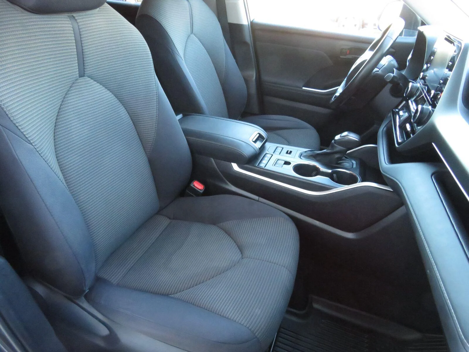 Used 2021 Magnetic Gray Met Toyota L image 26
