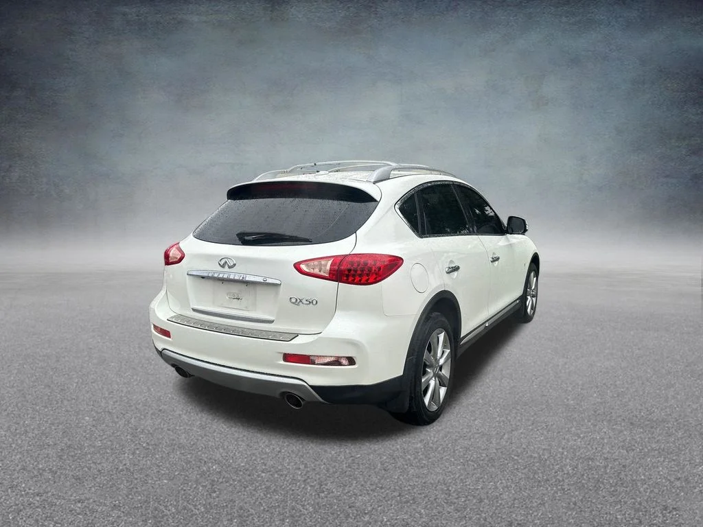 Used 2017 White INFINITI Base image 6