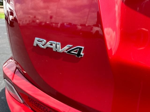 Used 2016 Red Toyota LE image 9