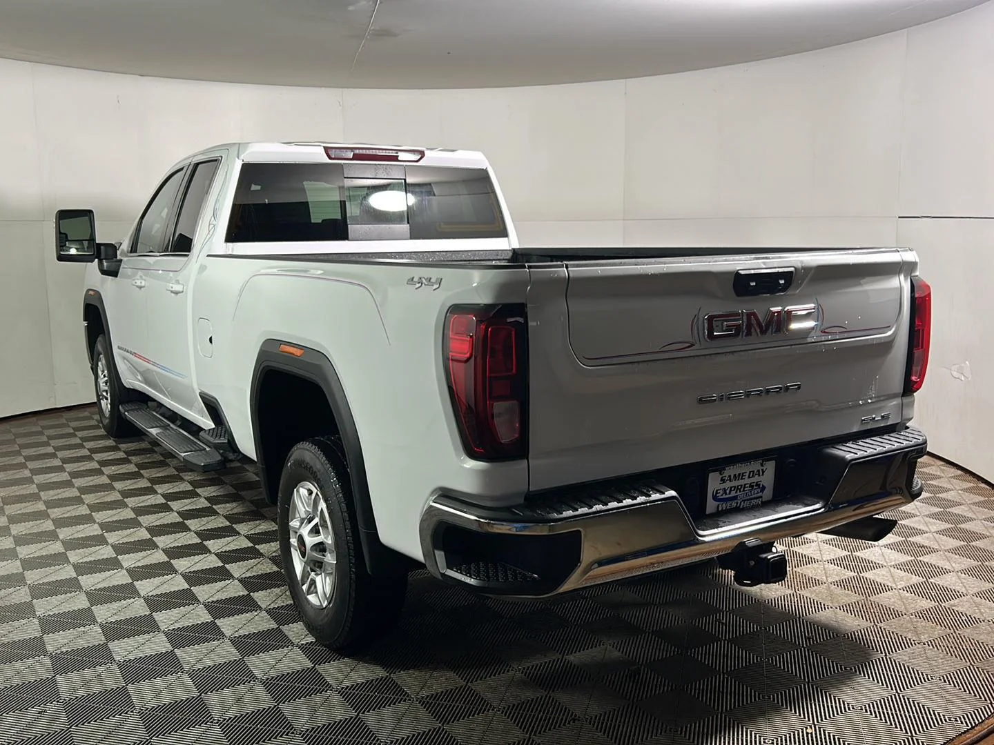 Used 2022 Summit White GMC SLE image 8