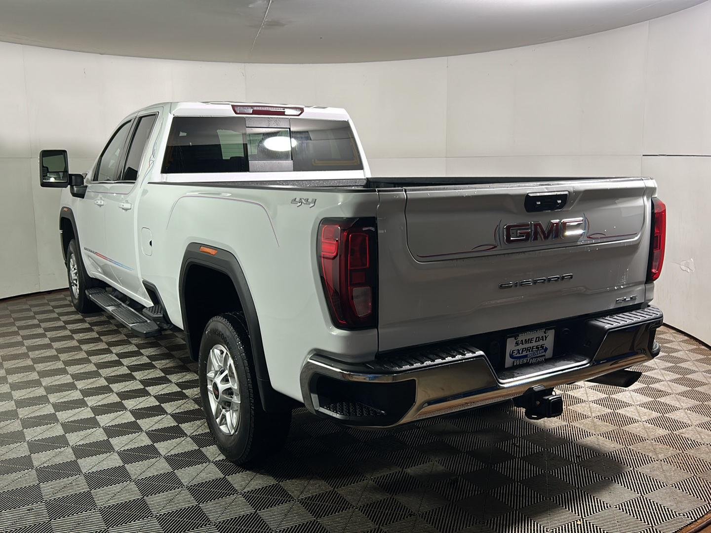 Used 2022 Summit White GMC SLE image 8