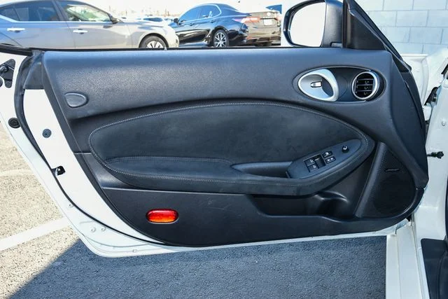 Used 2014 White Nissan Touring image 21