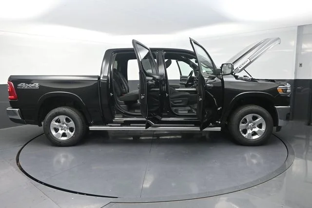 New 2027 Diamond Black Crystal Pearl-Coat Exterior Paint RAM Big Horn/Lone Star image 35