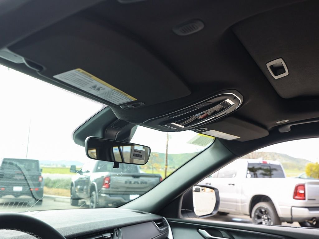 New 2026 Bright White Clear-Coat Exterior Paint Jeep Laredo image 12