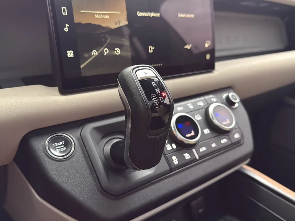 Used 2023 Gray Land Rover X-Dynamic SE image 11