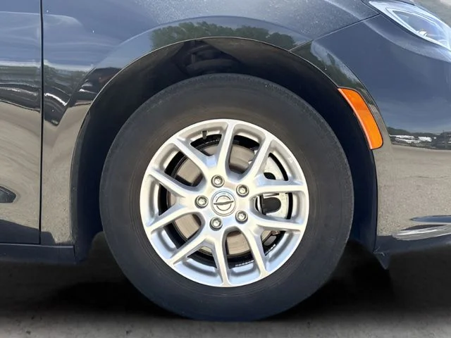 Used 2023 Black Chrysler Touring L image 25