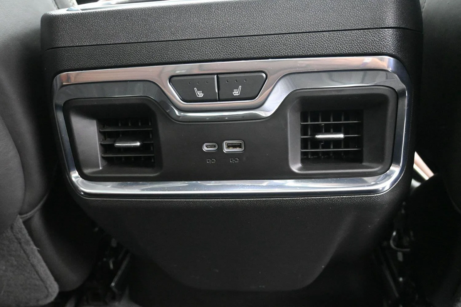 Used 2025 Onyx Black GMC Denali Ultimate image 17