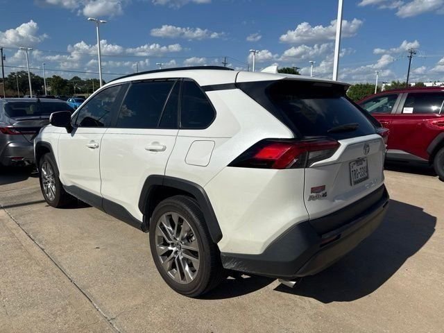 Used 2021 White Toyota XLE Premium image 4
