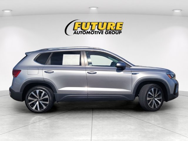 Used 2024  Volkswagen 1.5T SE image 3